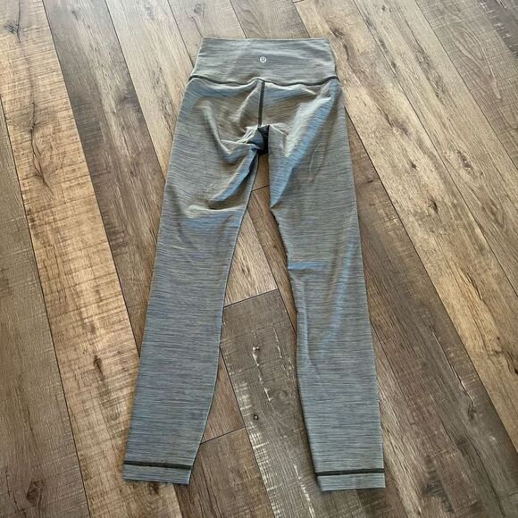 Lululemon women’s leggings size 4 - Picture 2 of 9